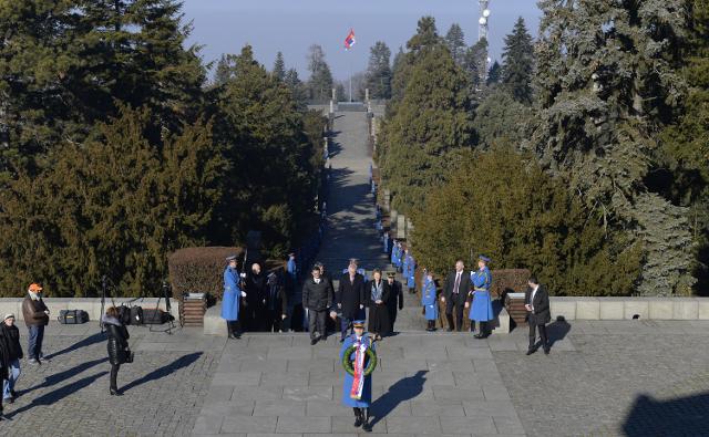 Nikolic and other officials arrive at the monument on Mt. Avala (Tanjug)