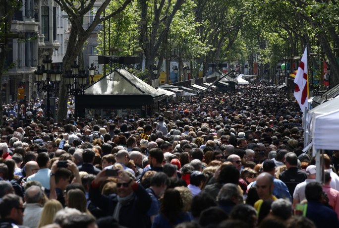Peaka zona Rambla u Barseloni prepuna etaa (Foto: Tanjug / AP Photo/Manu Fernandez)
