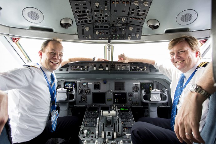 Kralj Vilem Aleksander (desno) na radnom zadatku (Foto: Tanjug / Natascha Libbert/KLM via AP)