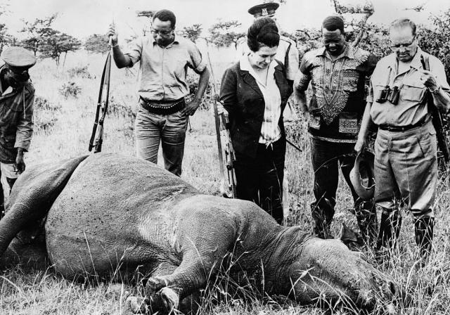 Tito (desno) pored ubijenog nosoroga (Foto: Gettyimages)
