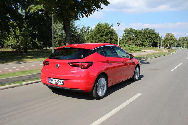Opel Astra 1.6 CDTi: zapremina 1598 ccm; snaga 100 kW (136 KS) pri 4000 o/min; maks. o. mom. 320 pri 2000 o/min