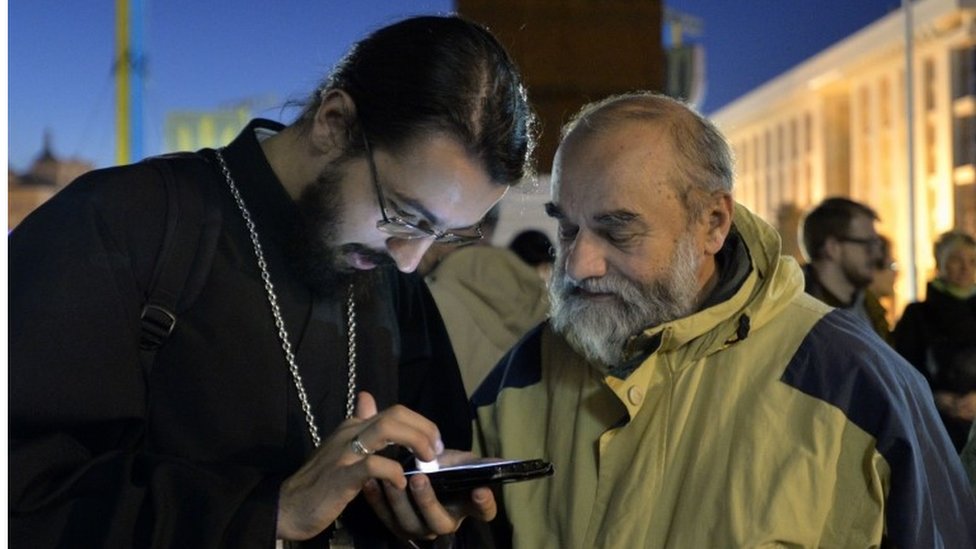 Pravoslavni svetenik u Kijevu je doekao ovu vesti na ulici/AFP