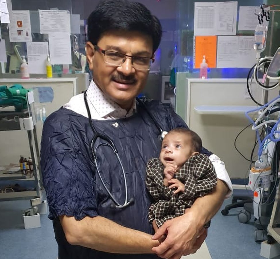 Doktor Ravi Kana kae da je beba sada potpuno zdrava/Dr Ravi Khanna