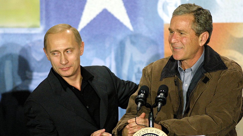 Ameriki predsednik Dord Bu je pozvao Putina u posetu 2001. godine. Njih dvojica posetili su Buov rodni Teksas/Getty Images
