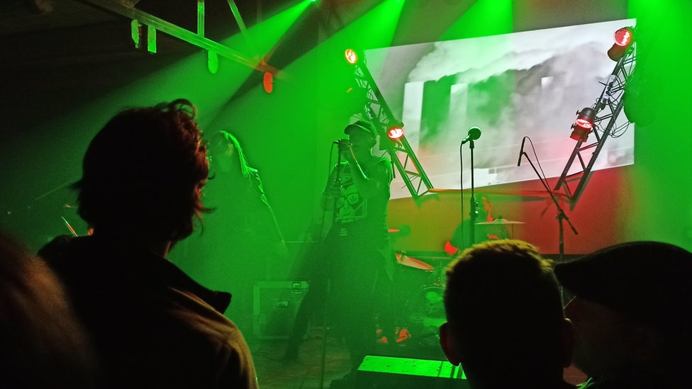 Pavica abrijan nastupa u Novom Sadu/BBC