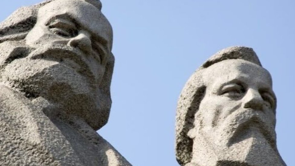 Spomenik Marksu i Engelsu u angaju/BBC/Kevin Foy