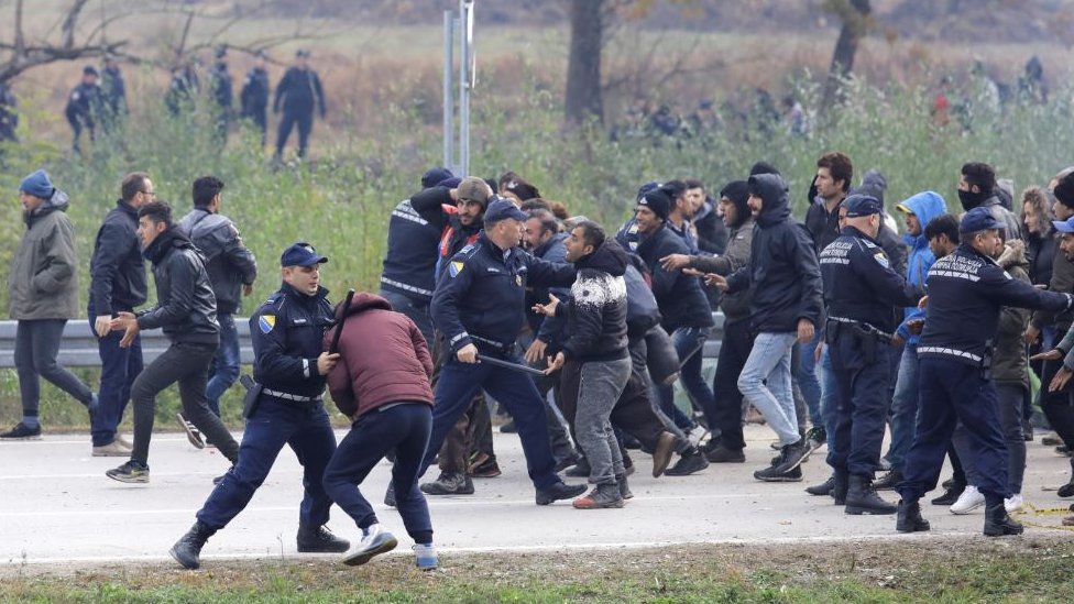 Migranti u sukobu sa policijom na granici Hrvatske i Bosne i Hercegovine/Getty Images