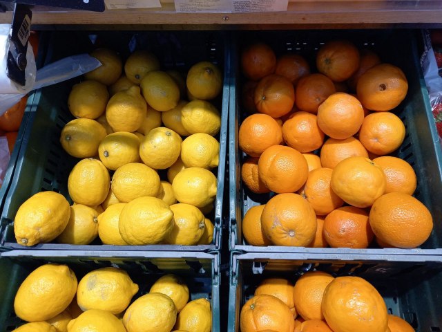 Limun i pomoranda jo malo pa iste veliine; Foto: B92