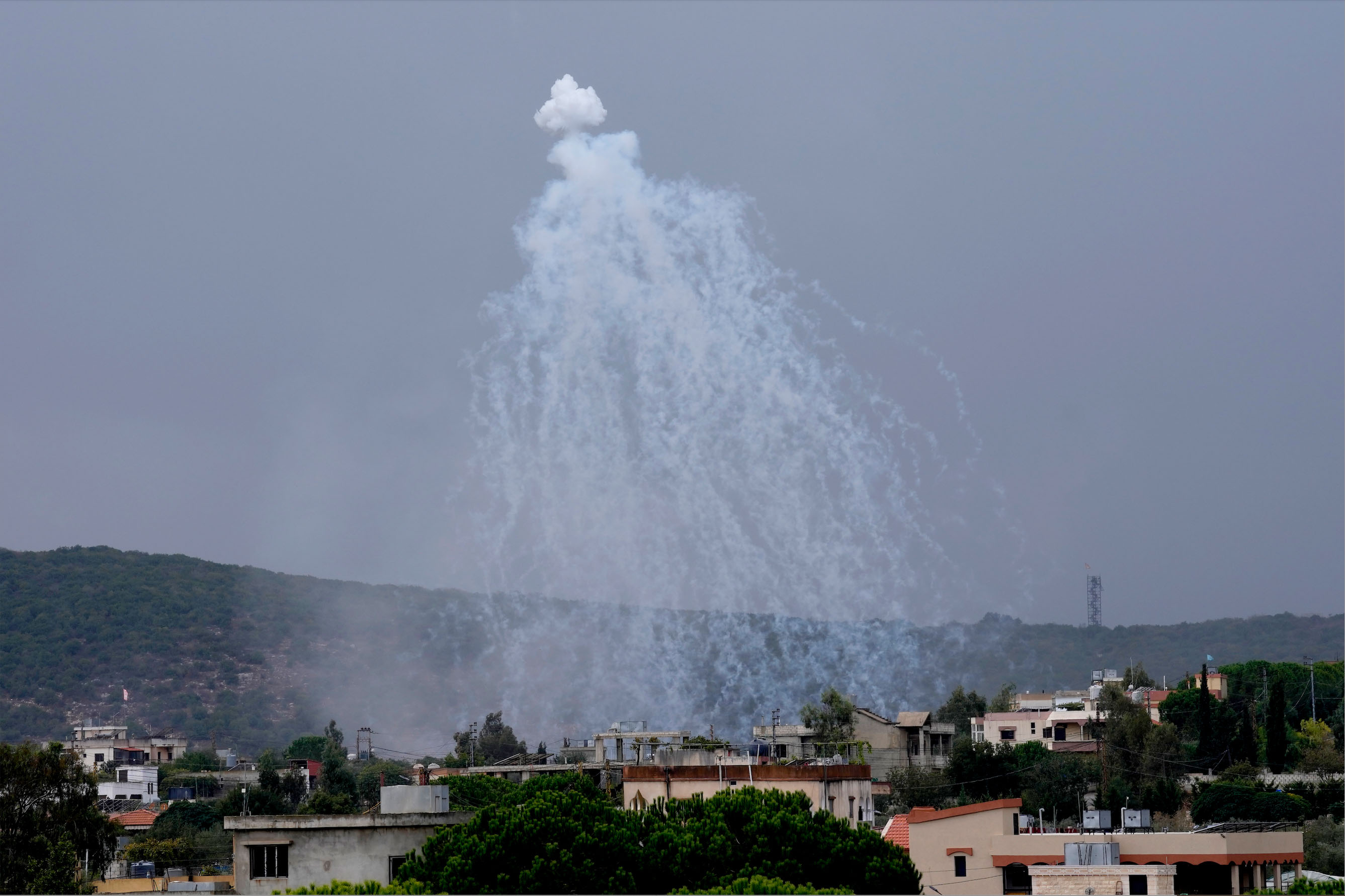 Napad belim fosforom na selo Aita Al ab 15. oktobra nezavisno je potvrdio BBC/AP