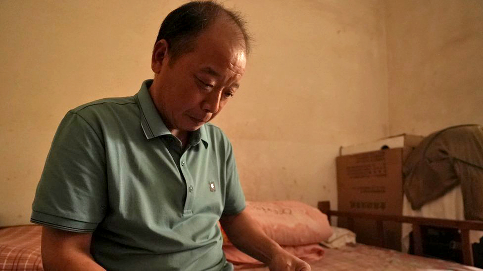 Ren Venbing kae da je &nije imao izbora& nego da ostavi decu sa dedom i bakom da bi mogao da zarauje za ivot u Dunguanu/Wang Xiqing/BBC