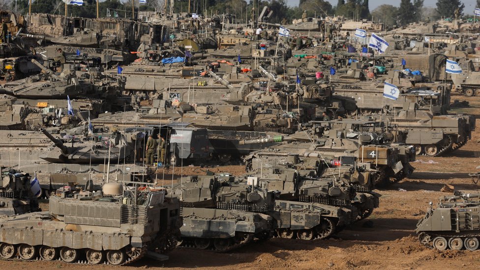 Desetine tenkova naikano je tik uz granicu Izraela sa Pojasom Gaze/Reuters/Amir Cohen