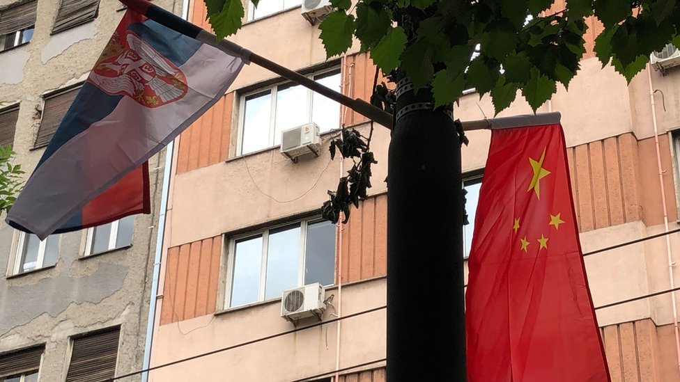 Zastave su du svih centralnih beogradskih ulica/BBC