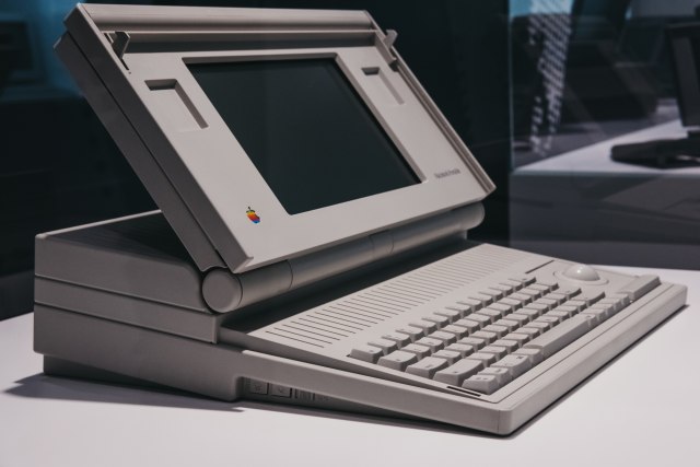 Macintosh Portable (1989.) / Foto: Depositphotos/AlenaKr