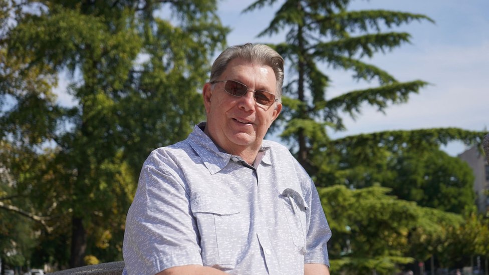 Raduje se Prajdu u Beogradu jer je svaka Parada ponosa za njega prilika da zapleše/BBC