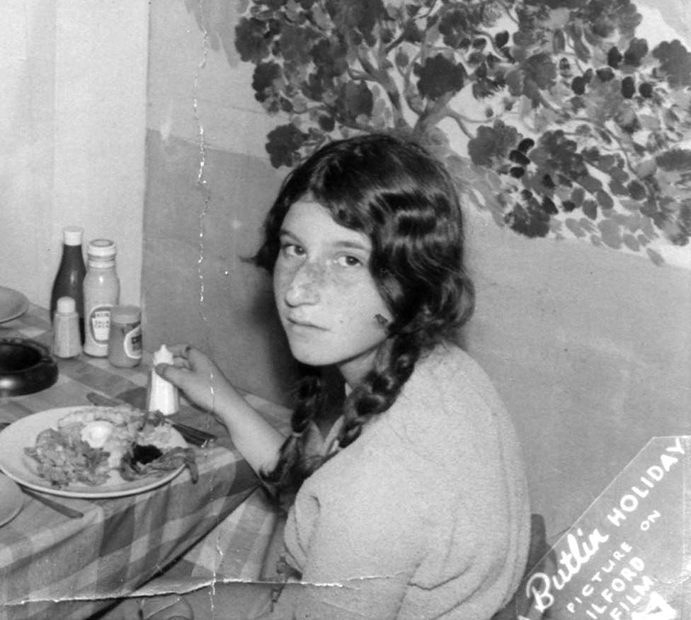 Margo u kampu Butlins Ajer 1966. ili 1967./BBC