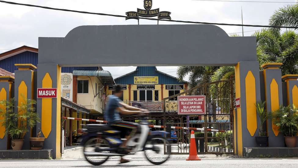 Srednja kola Ketereh, kola u koju je ila Siti Nuranisa, nalazi se du prometnog puta u seoskoj oblasti Kelantana/JOSHUA PAUL FOR THE BBC