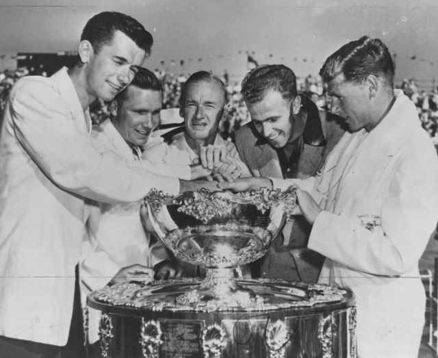Dejvis kup tim Australije 1951. (Photo by Australian Pool/Fox Photos/Getty Images)