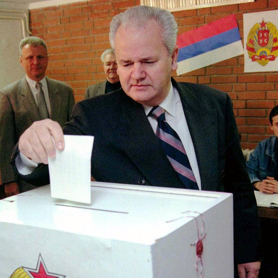 Slobodan Miloevi glasao je na referendumu o Kosovu iji rezultat sam nije primenio/MLADEN ANTONOV/AFP/Getty Images