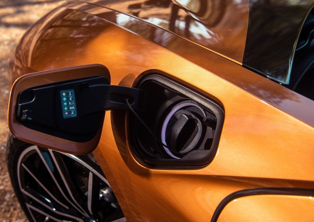 BMW i8 Roadster Plug-in hybrid (Foto: BMW promo)