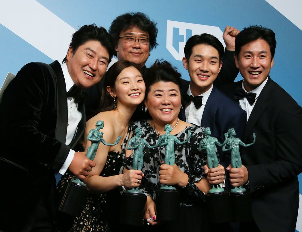 Ekipa filma Parazit osvojila je nagradu/AFP