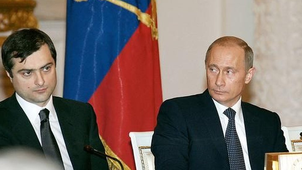 Surkov levo, bio je najblii savetnika predsedniku Putinu/AFP