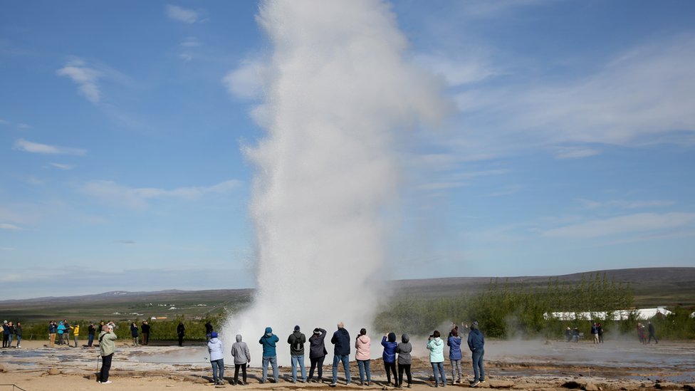 Turiste na Islandu privlae gejziri i topli izvori/EPA