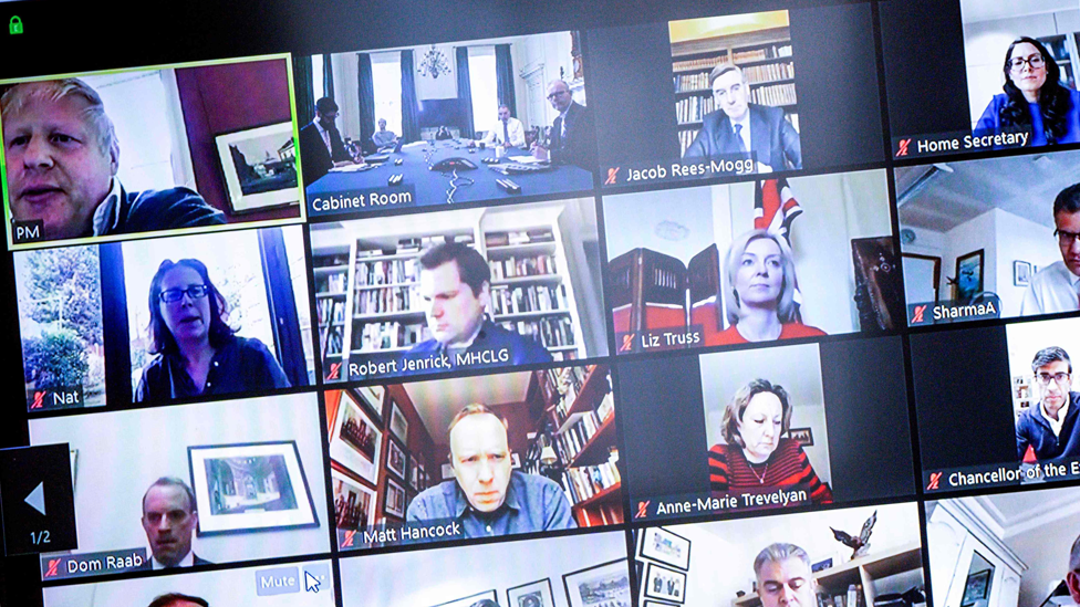 Britanski premijer Boris Donson je u izolaciji pa vladom upravlja preko aplikacije za grupnu video komunikaciju/AFP