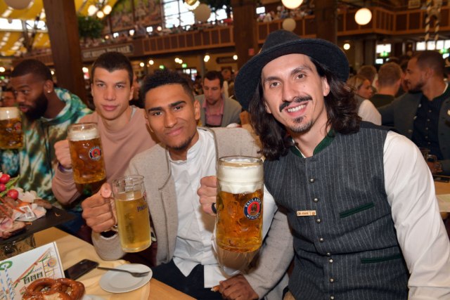 Photo by Hannes Magerstaedt/Getty Images for Paulaner  Monro, Lui, Lo, edovi