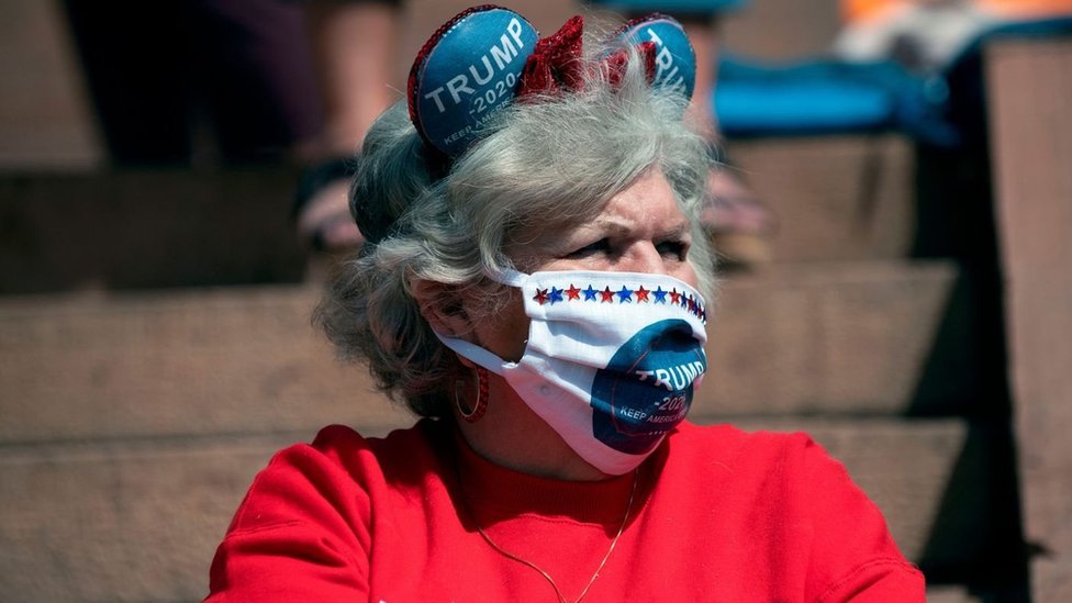 Tramp je tek u nedelju prvi put u javnosti nasio masku/Getty Images
