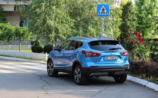 Nissan Qashqai 1.7 dCi 150 4WD CVT: zapremina 1749 ccm; snaga 110 kW (150 KS) pri 3500 o/min; maks. o. mom. 340 Nm pri 1750 o/min
