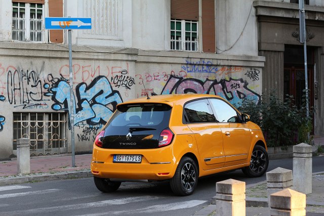 Renault Twingo Intens TCe 95: zapremina 898 ccm; snaga 68 kW (93 KS) pri 5500 o/min; maks. o. mom. 135 Nm pri 2500 o/min