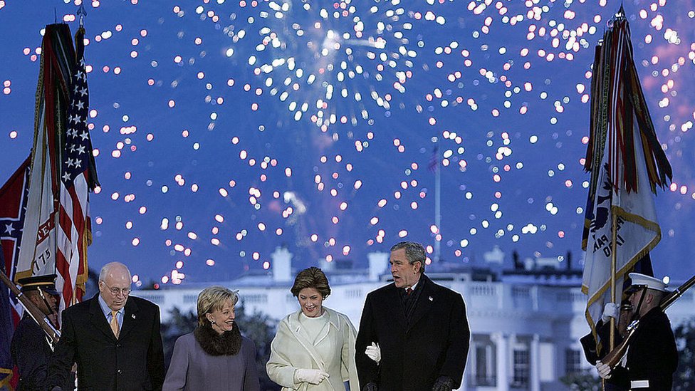 Dord Bu, njegova supruga Lora Bu, Dik ejni i Lin ejni gledaju vatromet u sklopu slavlja posle inauguracije/Getty Images