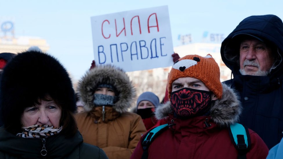 Demonstrant u Kabarovskom nosi poruku &Snaga je istina&/Getty Images