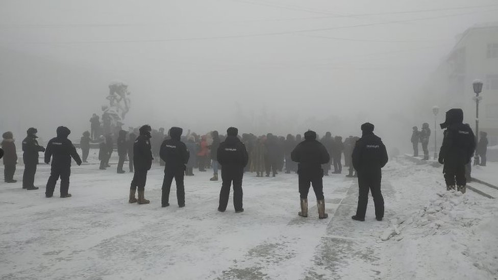 Demonstranti i policija na minus 50 u Jakutsku/Reuters