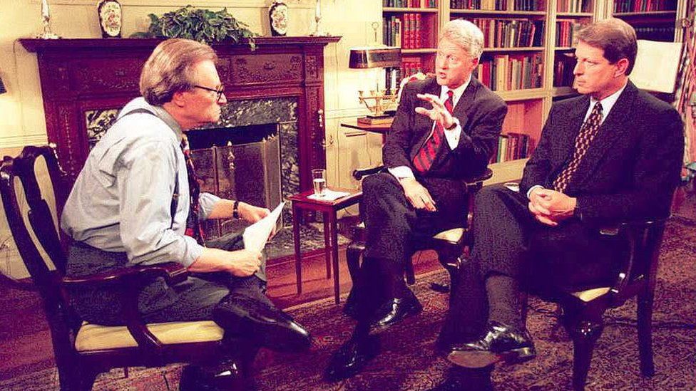 Intervjuisao je sve amerike predsednike od Deralda Forda, ovde je sa predsednikom Bilom Klintonom i potpredsednikom Alom Gorom u kampanji 1996./AFP