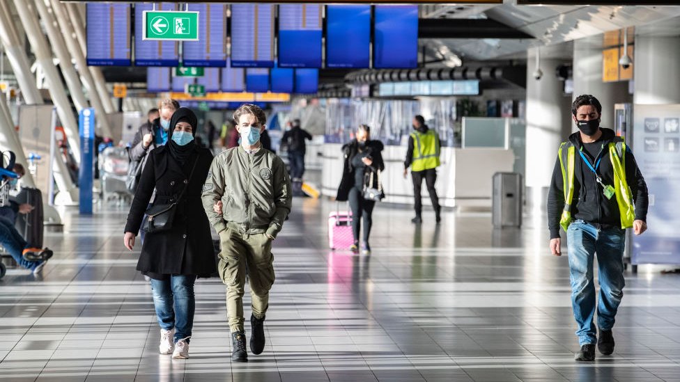 Zbog novih varijanti korona virusa mnoge zemlje zadržale su stroge epidemiološke mere/Getty Images