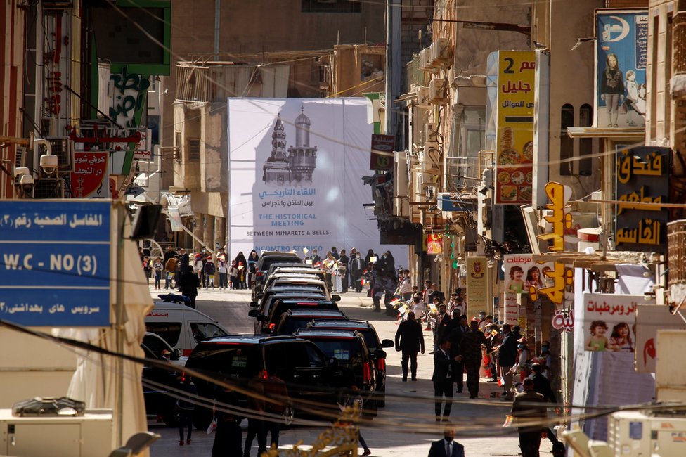 Izmeu minareta i zvona - poruka s ulica/Reuters