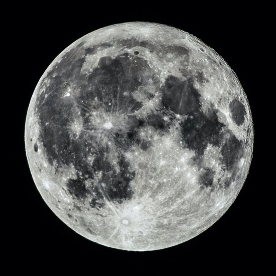 Platon i Isak Njutn imaju kratere na Mesecu/Getty Images