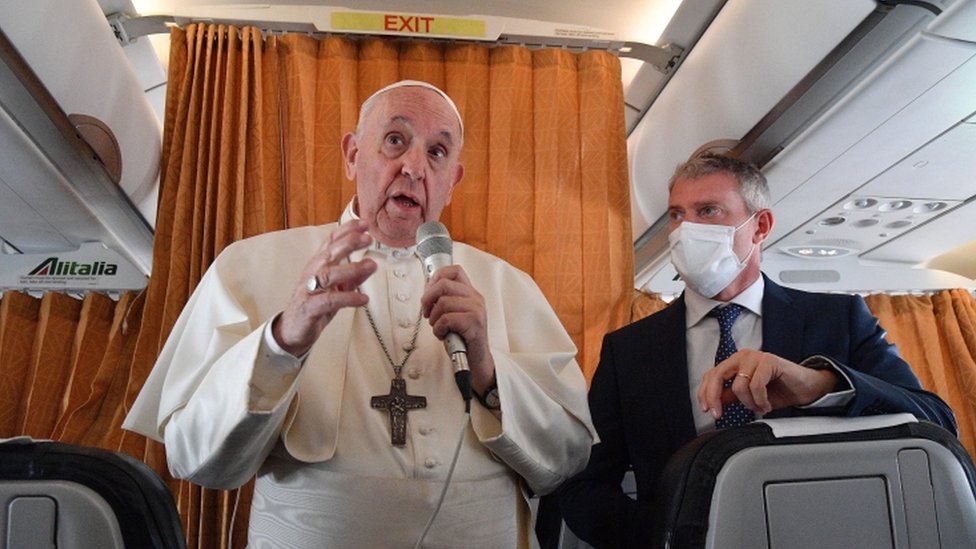 Papa u obražanju novinarima na letu do Italije/EPA