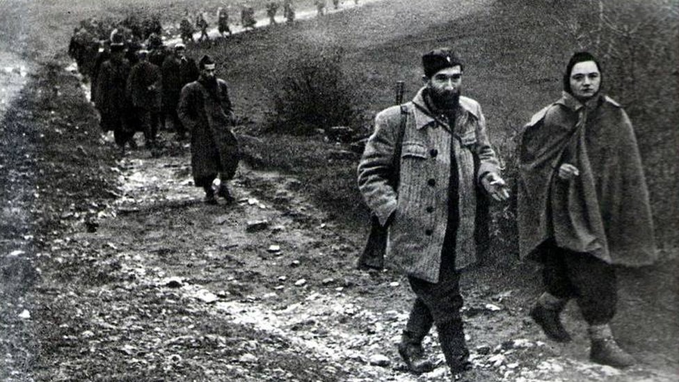 Vlada Zeevi i Mitra Mitrovi dolaze na zasedanje AVNOJ-a u Jajcu 1943. godine/Wikidata