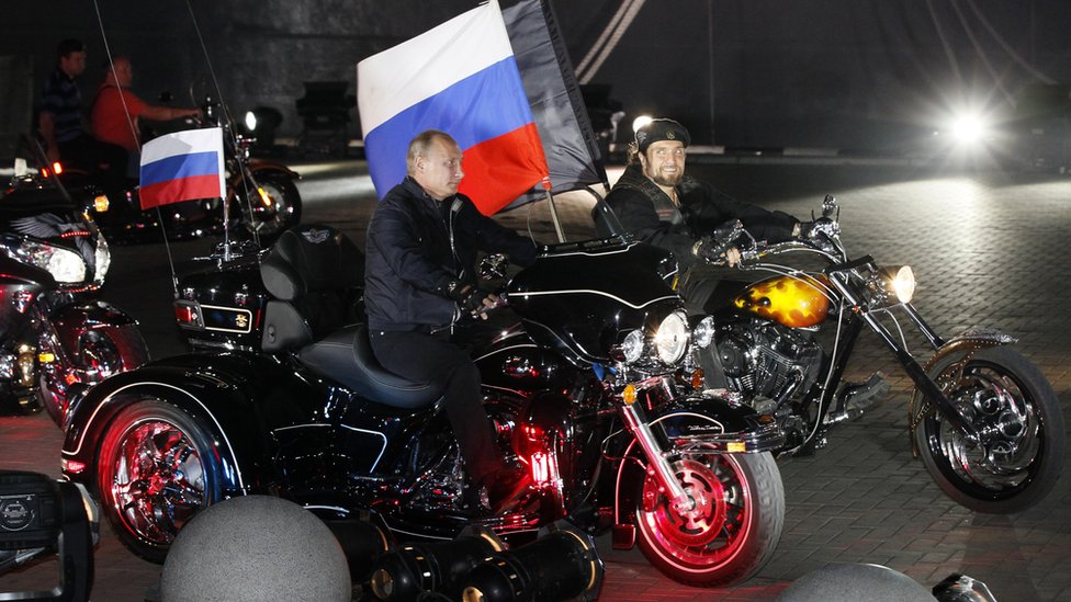 Putin se 2011. godine pridruio nacionalistikim bajkerima - pod imenom Noni vukovi - na festivalu kraj Crnog mora/AFP