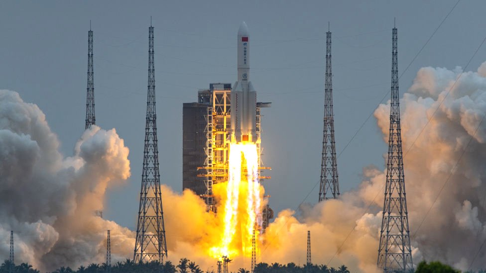 Raketa je lansirana kako bi u orbitu odnela glavni modul nove stalne kineske svemirske stanice/Getty Images