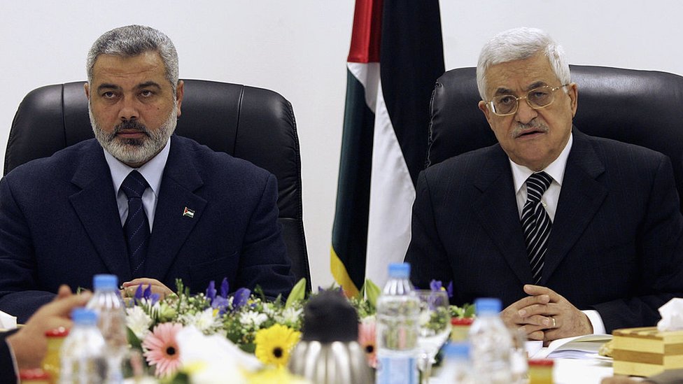 Ismail Hanijeh iz Hamasa (levo) kratko je sluio kao palestinski premijer pod predsednikom Mahmudom Abasom (desno)/Getty Images
