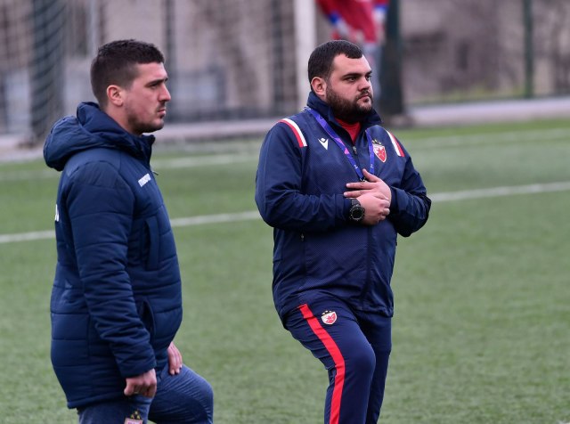 Foto: FK Crvena zvezda; Petrovi levo, Nei desno