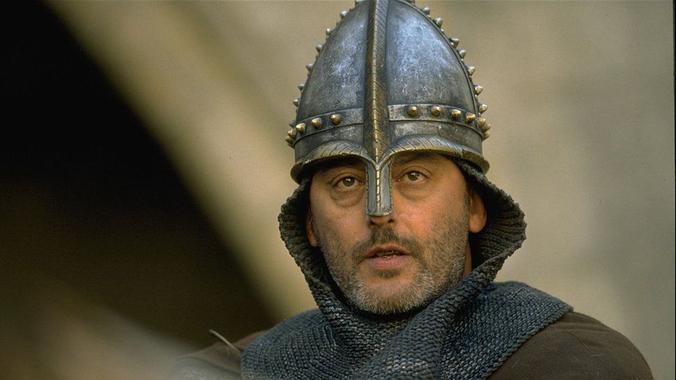 Srednjovekovni bojni pokli u filmu &Posetioci& izgovara glumac an Reno/Getty Images
