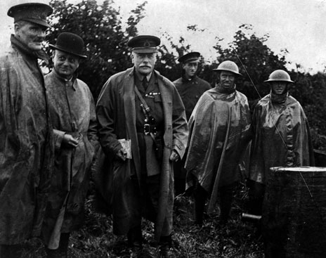 General Hejg poseuje svoju vojsku, 1916/Getty Images