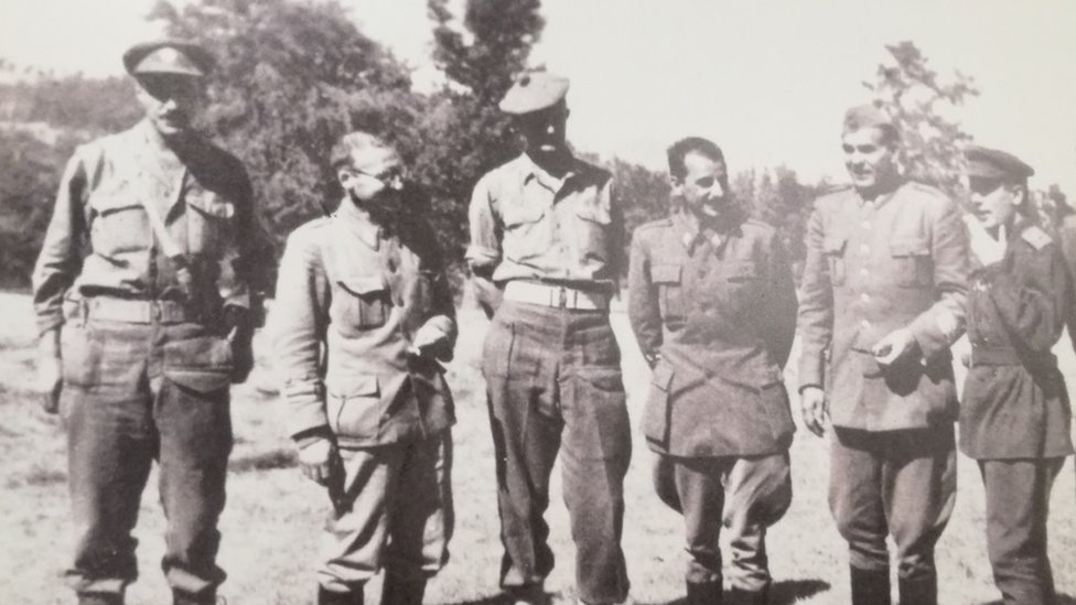 Ficroj Meklejn i Koa Popovi sa lanovima sovjetske vojne misije na planini Radan u Srbiji/Imperial War Museum