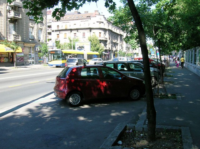 Parkirajte vaš auto u hladu kad god je to moguće (Foto: B92/NĆ)