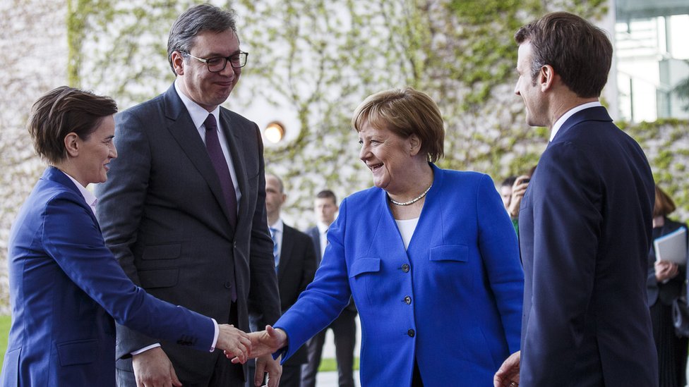 Nemaka i srpska premijerka Angela Merkel i Ana Brnabi, kao i srpski i francuski predsednik Aleksandar Vui i Emanuel Makron na samitu u Berlinu/Getty Images