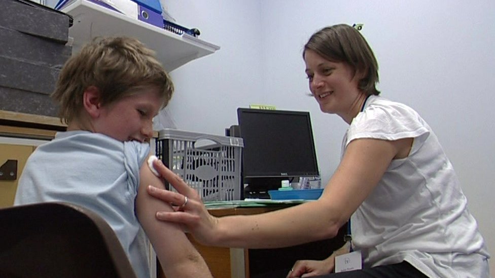 Oekuje se da vakcinacija protiv sezonskog gripa u Srbiji pone 15. oktobra/BBC